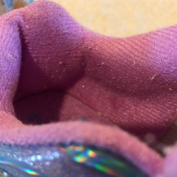 Frozen 2 Light up shoes! - Picture 14 of 15